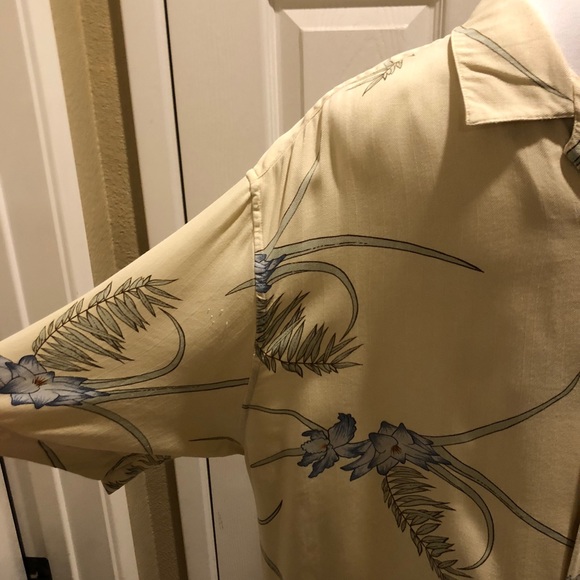 Axist Men's Silk Hawaiian shirt in EUC - Picture 3 of 6